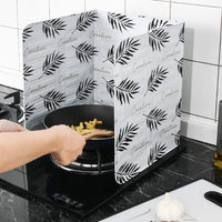 Set of 2Pcs Foldable Oil Splatter Screens Aluminium Foil Gas Stove Splash Proof Baffle Home Kitchen Cooking Gadgets White